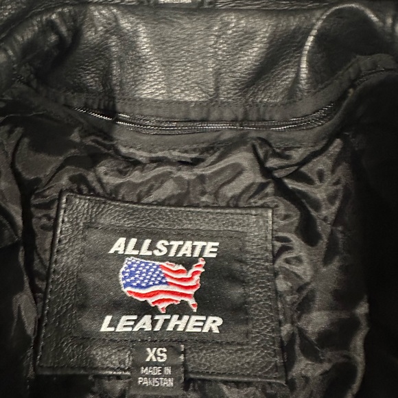 Women’s Gently Used Leather Jacket - Picture 4 of 5